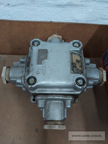 Elektryczne materiały eksploatacyjne - pakiet zawierający 9 poz. asort. (wg oddzielnego wykazu), w tym m.in.: skrzynka żeliwna typ WSPC-80, gniazda bezpiecznikowe, wstawki dolne 25A 500V itp. 